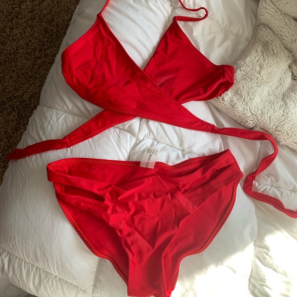 ❌ SOLD ❌ New wrap swimsuit - Picture 1 of 2